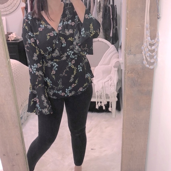 Who What Wear Tops - Who What Wear size XLarge boho floral flirty top